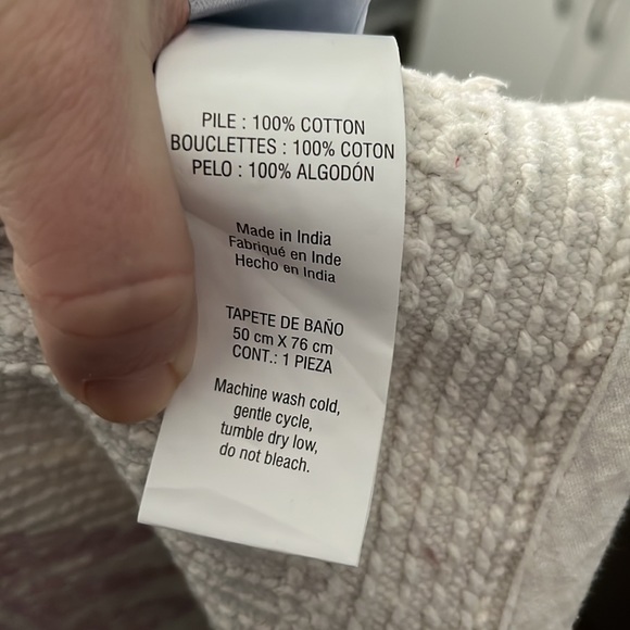 CHRISTMAS BATHROOM RUG NWT - Picture 3 of 4